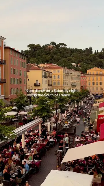 One of my favorite things about Nice is that when 9pm hits, everyone sits down t