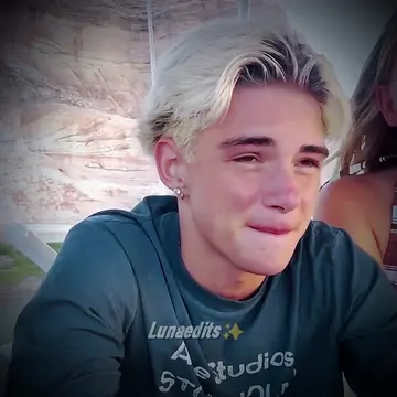 Brooks´ tan looks incredible on his abs 😍 I #brooksharvey I #EDIT I Brooks Harv