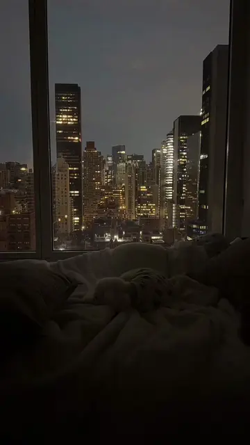 mornings in the big city 🍎🚕 #nyc #nycapartment #sunrise #timelapse #nycviews 