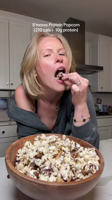 S’mores Protein Popcorn🍿🍫 (210 cals + 10g protein/ per heaping cup) This recip