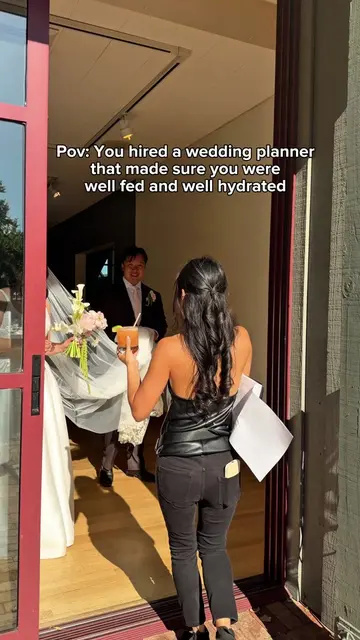 Believe it or not, but a couple eating on their wedding day is actually rare 😅 