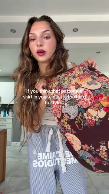 Girl grab that patterned skirt out of your closet and give her a chance 💪🏻 sty