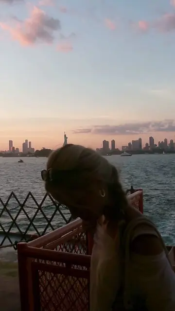 sometimes you’ll miss it and the sound will make you cry #nyc #newyork #frankoce