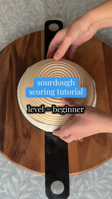 Beginner sourdough scoring tutorial. Score this loaf with me from start to finis