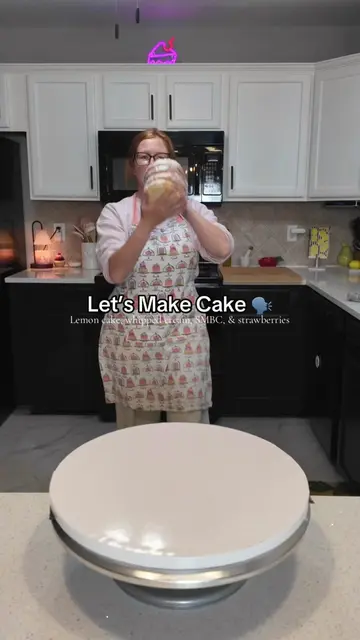 This buttercream is 100 percent green on camera, but I SWEAR it’s blue-green irl