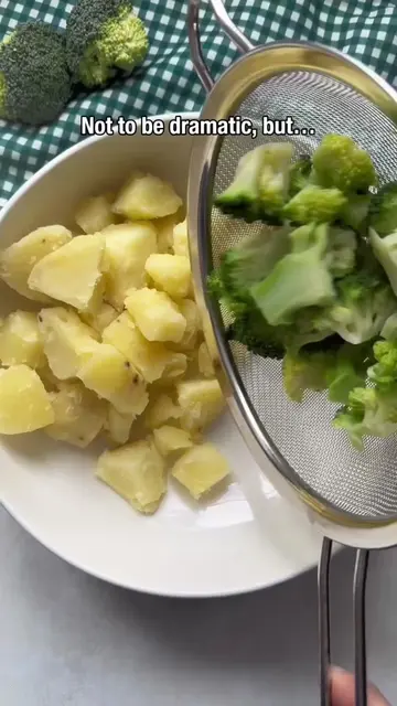 Enjoy these Cheesy Potato & Broccoli Fritters 🧀🥦  But why stop there? Take the