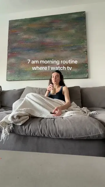 Why go to the gym when I could do this 😭 it is that deep lol #morningroutine #m