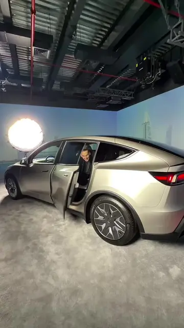 The NEW Tesla Model Y L Premium now has 3 Rows 👀 #cars #tesla #supercars 