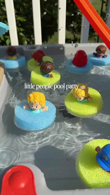 Water table set up your toddler will love!  #toddleractivities #summeractivities