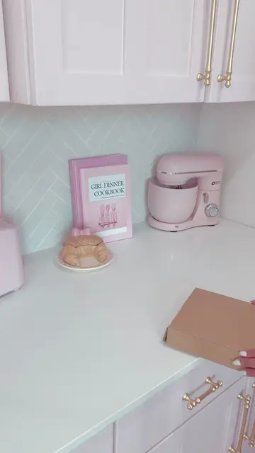 Another cute little kitchen find that makes me smile every time I see it. 🎀🩷 W
