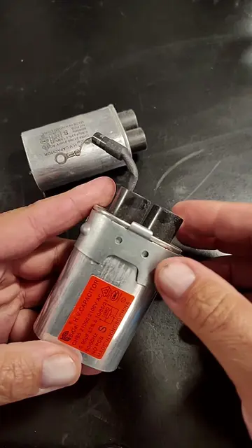 The part of a microwave that can kill you.  #death #microwave #til #donttouch #c