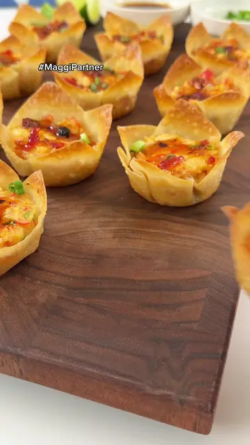 #MaggiPartner Crispy, creamy crab rangoon wonton cups + @maggi sweet chili sauce