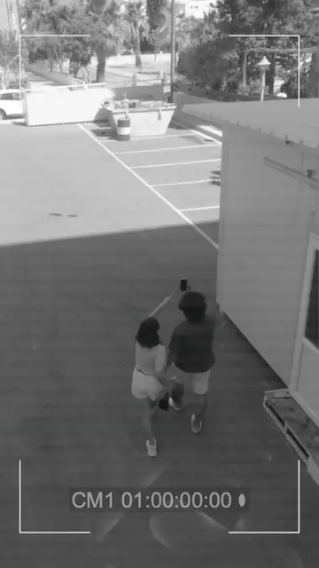 First she saved her stuff from the Robbers 👜 and then ... 🤯 #pov #crazy #viral