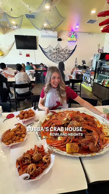 THIS PLATTER WAS HUGE!! 🦀🦞🦐🍤🦪 Definitely one of those meals where you bring