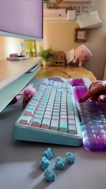 featuring the gateron smoothie series: sea salt smoothie 🩵 this might be one of