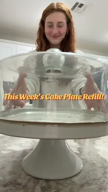 My current cake plate fave #cakeplate #cakeplaterefill #baking #chocolatechipcoo