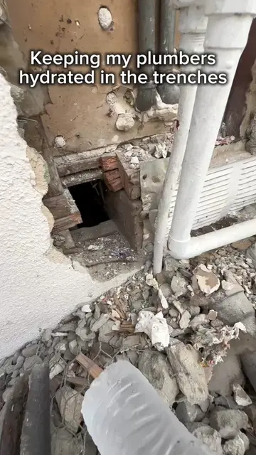 Shoutout to the guys who spend their whole day squeezed into a hole in the wall 