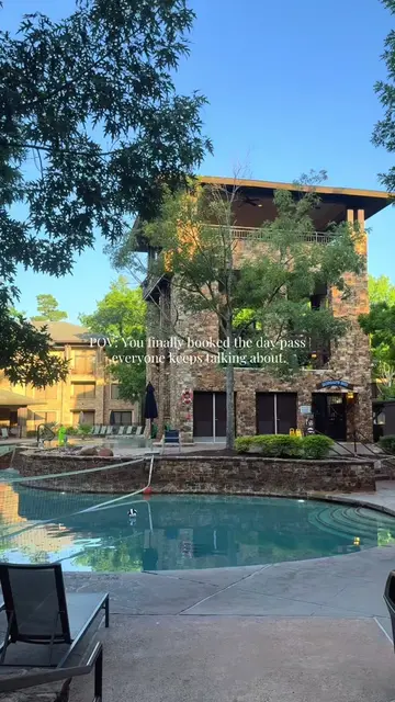You don’t have to book a room to enjoy The Woodlands Resort! 🌴☀️ Grab a day pas