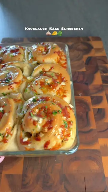 Knoblauch-Käse-Schnecken 🧄🧀 (8 große oder 10 normale) Zutaten: Teig: 240 ml wa
