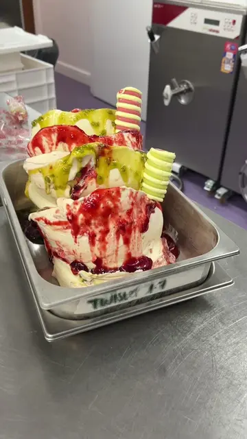 Twister Gelato 🍋‍🟩🍨🍓 #dollysdesserts #twister #gelato #icecream 
