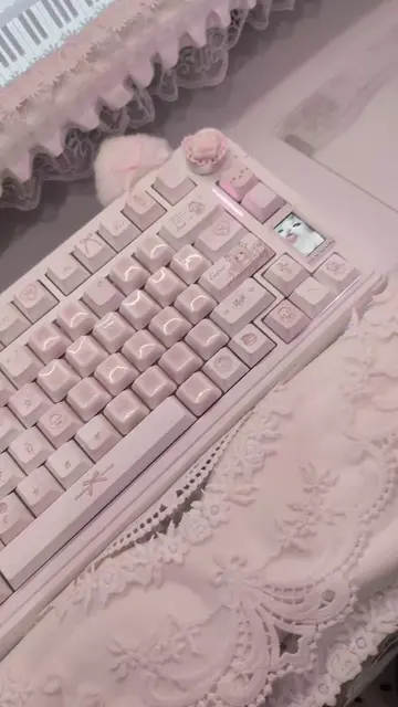 trend by @steph ໒꒱  #GamerGirl #TechTok #keebtok #GamingSetup #desksetup 