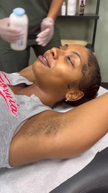 Confidence starts under here 😉 #underarmwax #houstonwaxer 