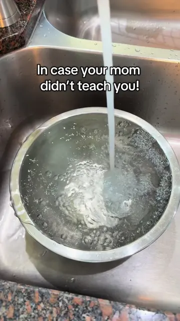 Genius life hack from mom #LifeHack #KitchenHacks #smart #momtok #homehacks 