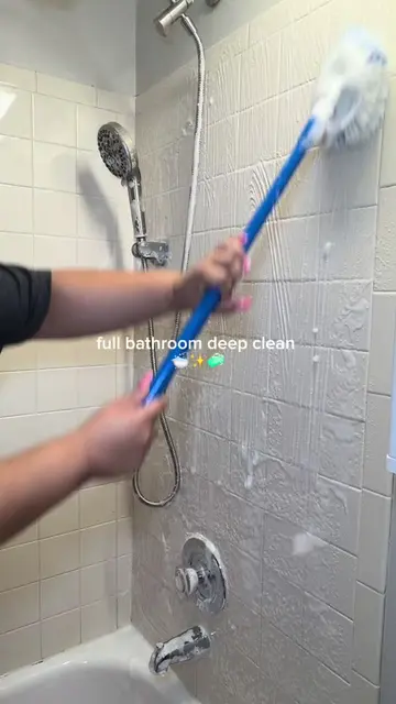 Part 1 of the move out clean ✨🛁 deep cleaning the bathroom #moveoutcleaning #Cl