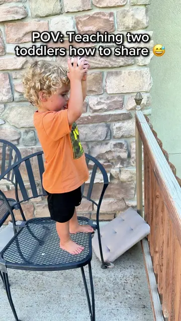 I’m so glad I captured this moment outside with Zuko and Jay! 😂❤️ As parents, w