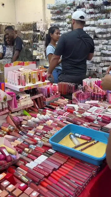 Girls පිස්සු වට්ටන place එකක්..ලොකු ලොකු discount දෙන viral shop එකක් Fashion pl