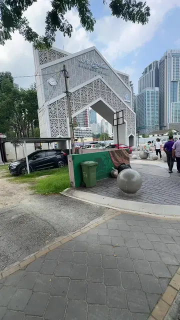 Looks like it’s a nasi lemak day in Kampung Baru, Kuala Lumpur 🇲🇾 I walked thr