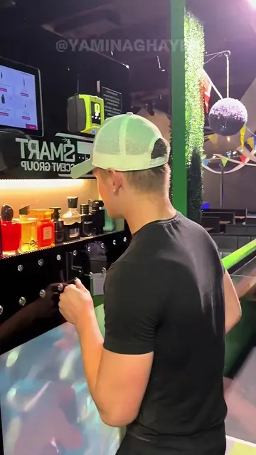 This Perfume Machine Makes Money All Day😳 #cologne #fragrance #perfumemachine #