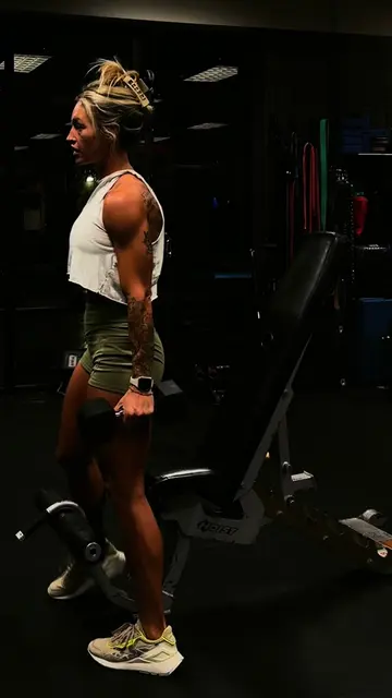 Sometimes we sub tension for weight to keep the shoulders healthy 🤓🍎 #shoulder