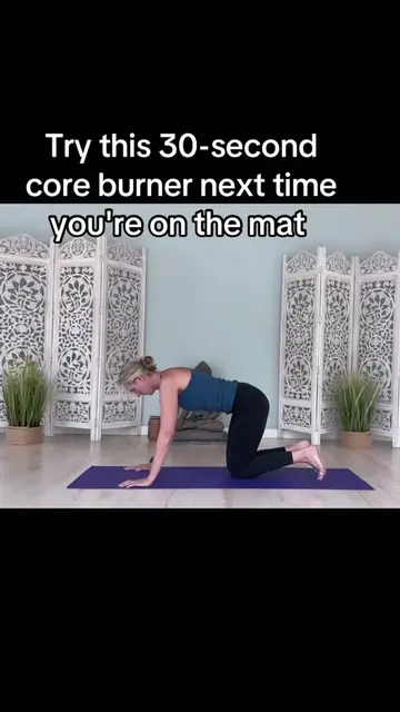 Flowing through some favorite core-strengthening movements 🧘‍♀️ Save this for y