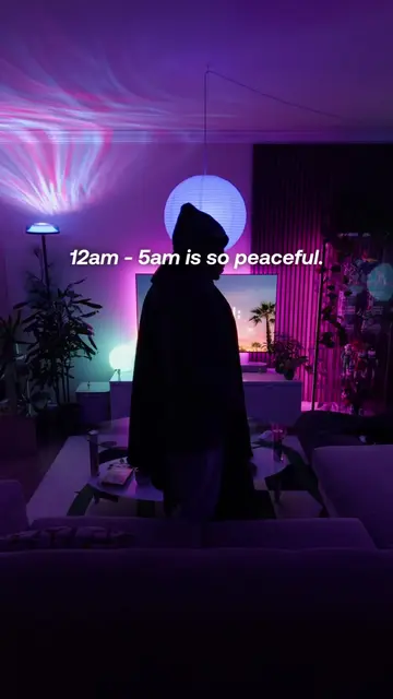 I love how quiet the world gets between 12am and 5am. It feels like everything s