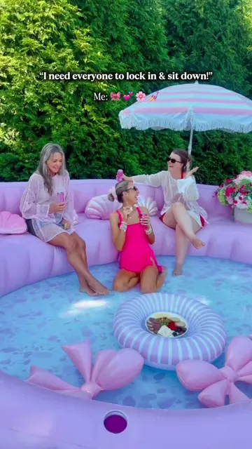 I just so happened to have this 2-in-1 inflatable couch & pool in my car 🤭💕💅�