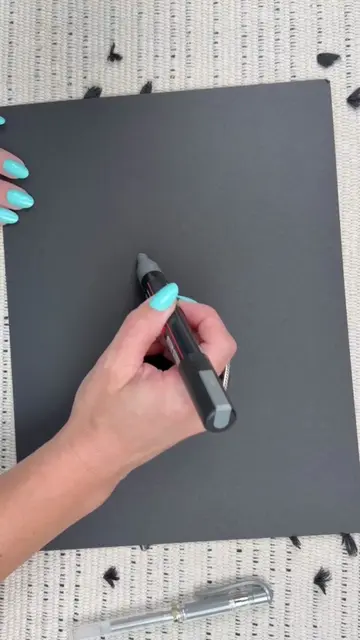 “unwind your mind with a flowy line,” episode 29373 😌 I’m using a Posca silver 