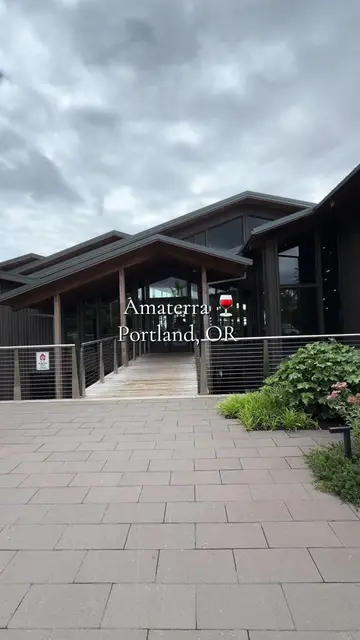 📍Amaterra, Portland, OR Such a stunning tasting room with an incredible selecti
