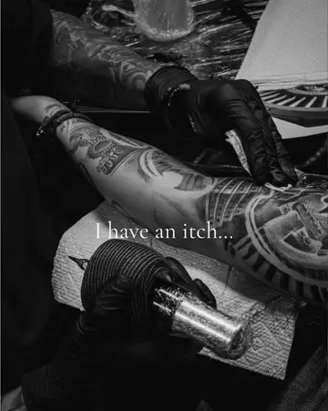 Do I scratch it? Show me your favorite tattoo! 😩🖤 #tattoo #ink #xyzbca #metal 