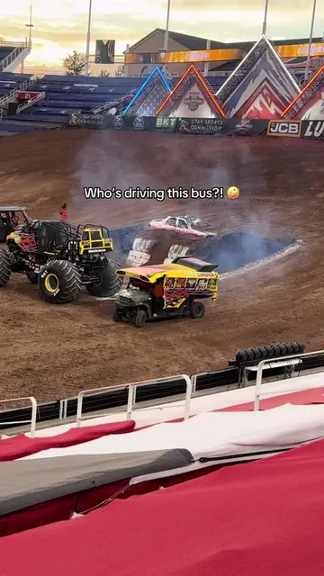 Definitely a fave moment from monster jam world finals 😂🚌  #monsterjamworldfin