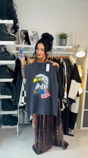 DIY’n tees with no prior planning as per 🤣✂️ What do you think of the fit? 👀 #