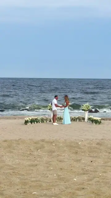 the wave was a PAID ACTORRRR proposal of my dreams #proposal #engagement #beachp