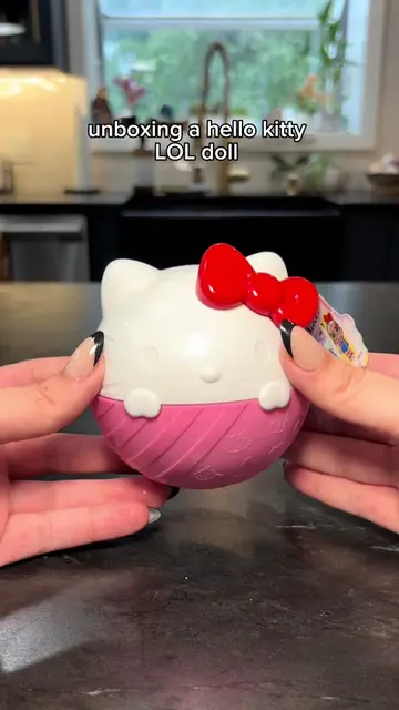 unboxing a hello kitty x LOL dolls blind box 💓  she’s cute! I love her accessor