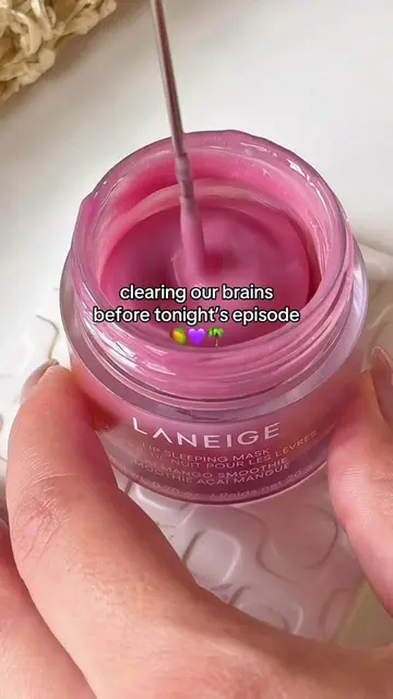 Clearing our brains before tonight's finale episode…🥭💜🌴  Whisking up a tropic