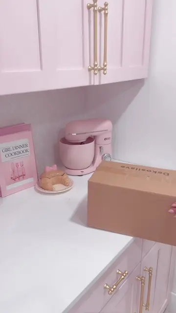 Every little detail deserves a bow. ✨ These might just be the cutest kitchen jar