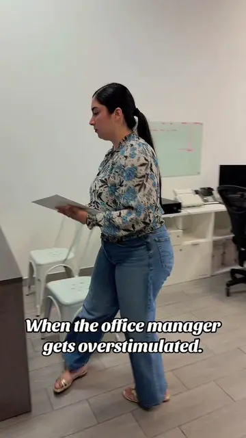 Last week without jefa in the office! #gladysfarmers #bosslife #insurancetiktok 