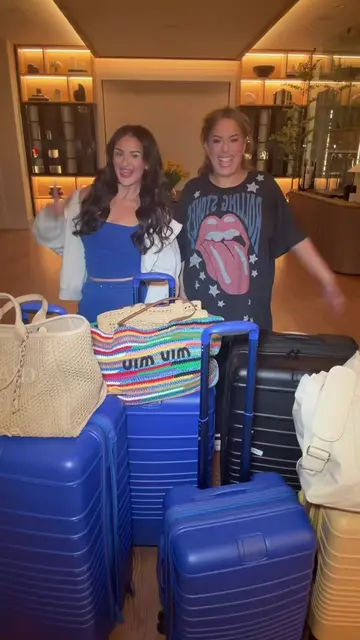 Table with us to Aruba! #goofygoober #girlstrip #aruba #newlysingle #arubavacati