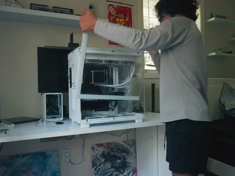 Don’t forget to clean your pc#techtok #gamingpc #GamingSetup #desksetup #fyp 