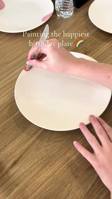 Our Party Hat Birthday Plate with the rainbow color palette 🌈🎉 One of my favor
