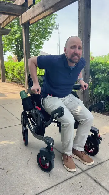 Zeen vs. Traditional Mobility Aids👇 Unlike traditional walkers and rollators, t